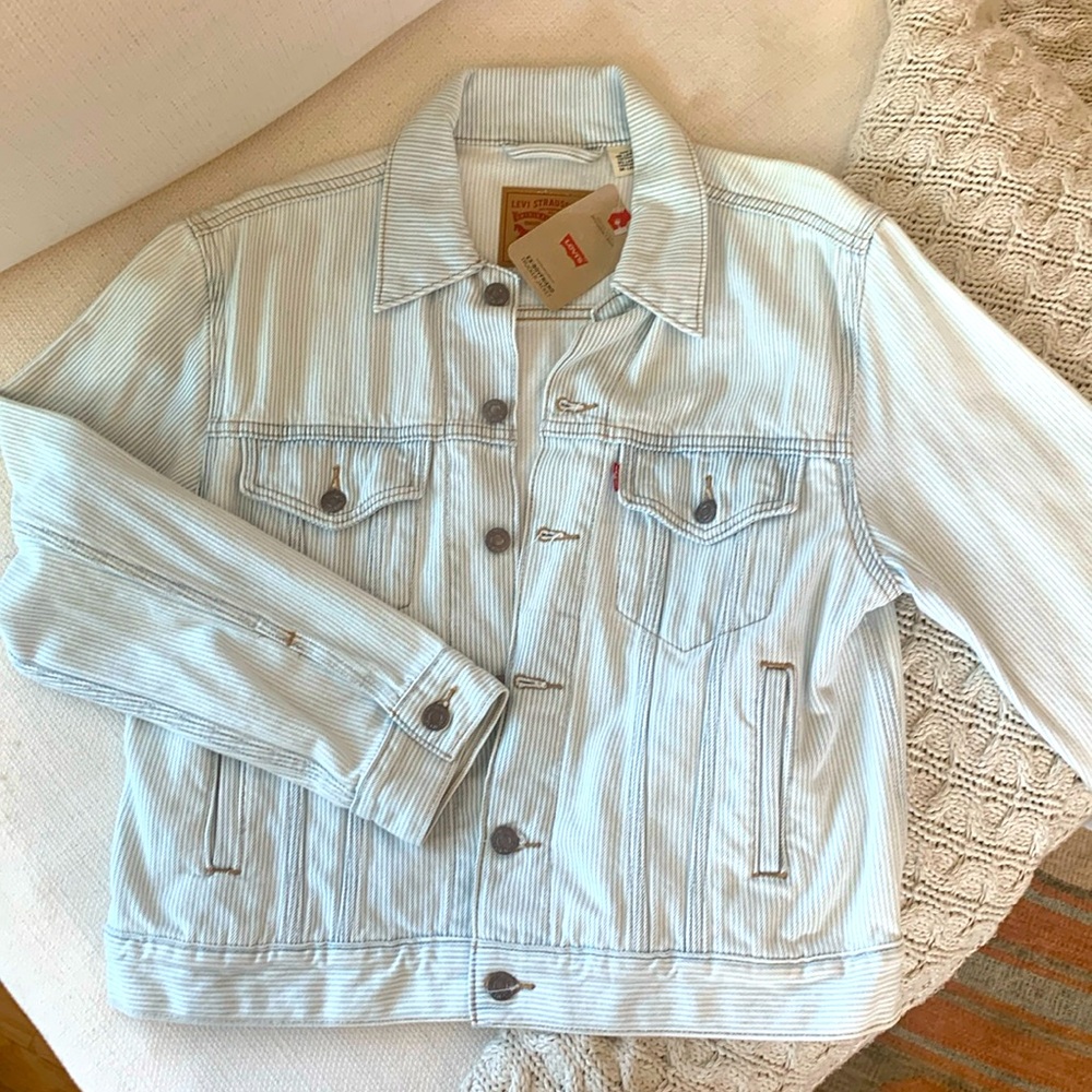 Levi’s denim jacket size medium